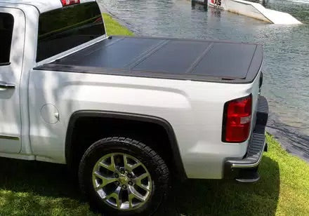 UNDERCOVER ULTRA FLEX TONNEAU COVER